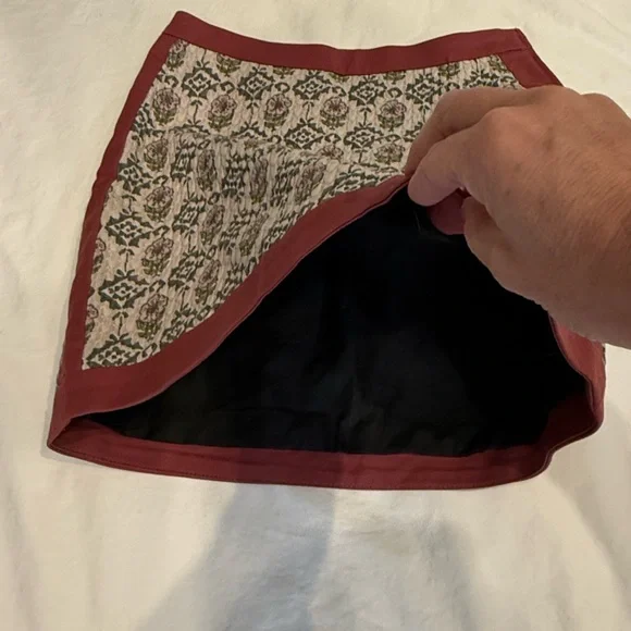 Boho Mini Skirt Floral Red Trim Cottagecore Lined Skirt Size 4 - Picture 6 of 8